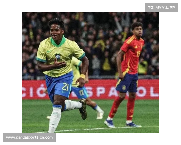 恩德里克国家队首训引发媒体围堵 巴西新9号肩负复兴重任 恩德里克国家队首训引发媒体围堵 巴西新9号肩负复兴重任