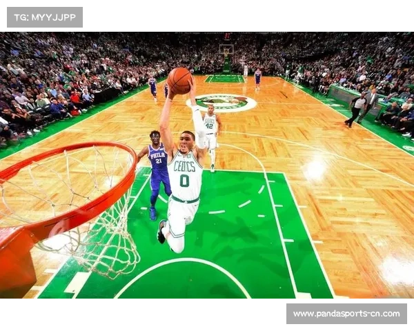 怀特首节火力全开连中三记三分砍下12分率绿军强势开启进攻狂潮 怀特首节火力全开连中三记三分砍下12分率绿军强势开启进攻狂潮